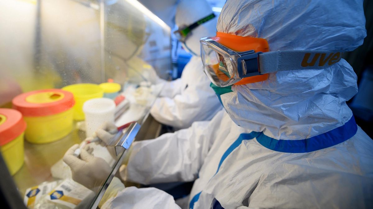 Astra Zeneca și Oxford au început testarea unui vaccin împotriva variantei beta a coronavirusului