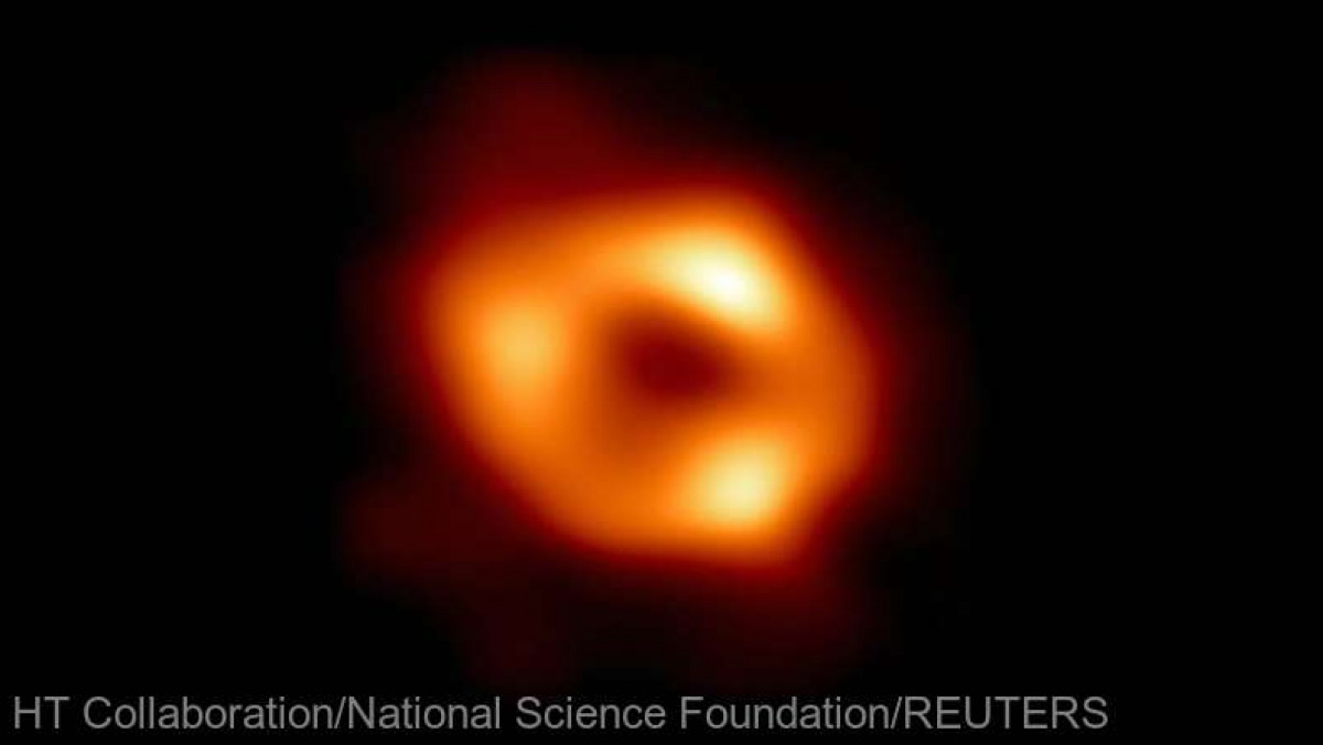 Forţa gravitaţională e atât de puternică, încât absoarbe lumina. Noi detalii despre gaura neagră depistată în centrul galaxiei noastre
