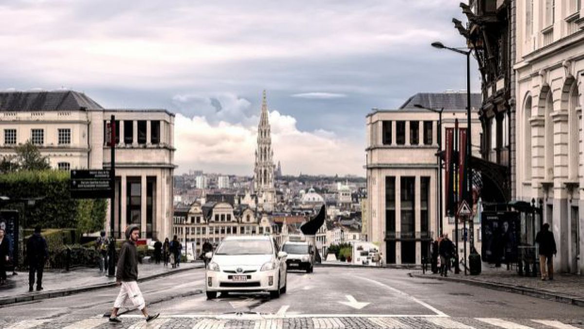 Atac terorist în Belgia. Două polițiste au fost atacate cu maceta de către un individ