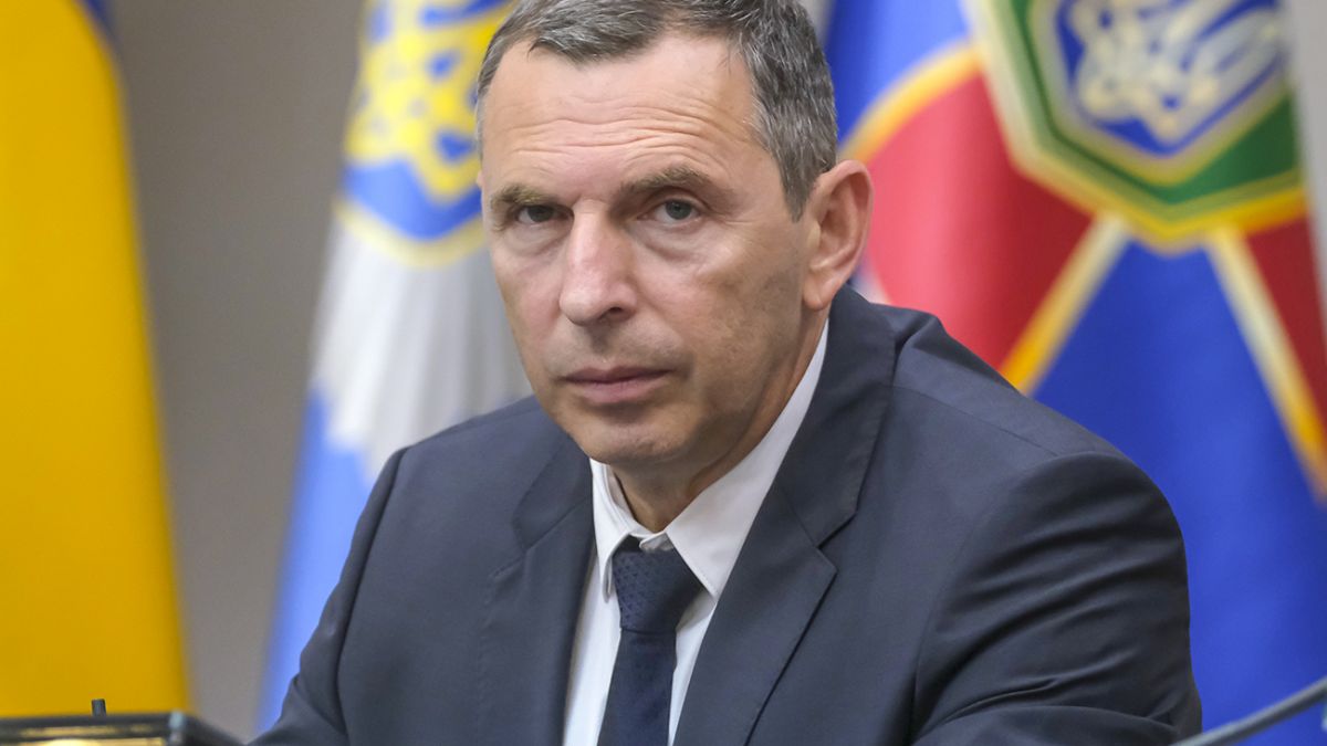 Atentat la viața primului secretar al președintelui ucrainean. Persoane necunoscute au deschis focuri de armă asupra mașinii acestuia