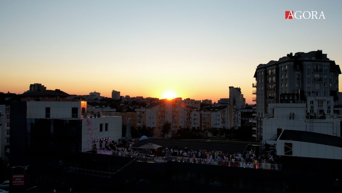 Au forțat puterea optimismului și și-au dat din nou întâlnire pe acoperiș. Cum a fost la a șaptea ediție #ROOFOFFLINE (VIDEO)