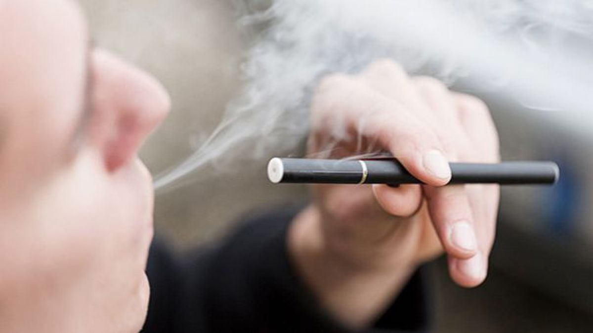 Au fost găsite noi substanțe cancerigene în țigările electronice