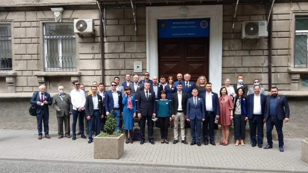 AUR s-a prezentat la CEC pentru a se înscrie în cursa electorală. Cine sunt primii zece pe listă
