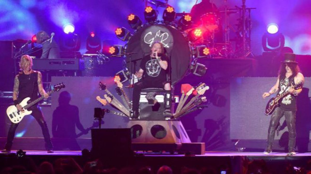 Axl Rose din „Guns N Roses” este noul vocalist al trupei „AC/DC”
