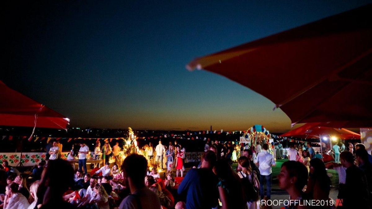 Azi urma să ne vedem la #ROOFOFFLINE, dar pandemia a decis altfel: Hai să ne amintim cum a fost (FOTO, VIDEO)