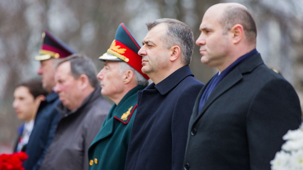 Ba e „masă de sărbătoare”, ba e „o serată”. Voicu spune că ceremonia de căsătorie a fiului lui Chicu a fost „un caz minuscul”