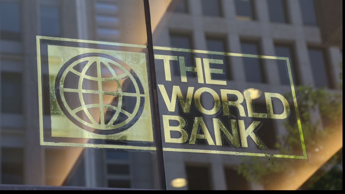 Banca Mondială: PIB-ul se va contracta cu 3,1 la sută în 2020, iar investițiile se vor reduce cu 15%.
„Să se reducă spațiul de discuții și să elaboreze politici transparente”