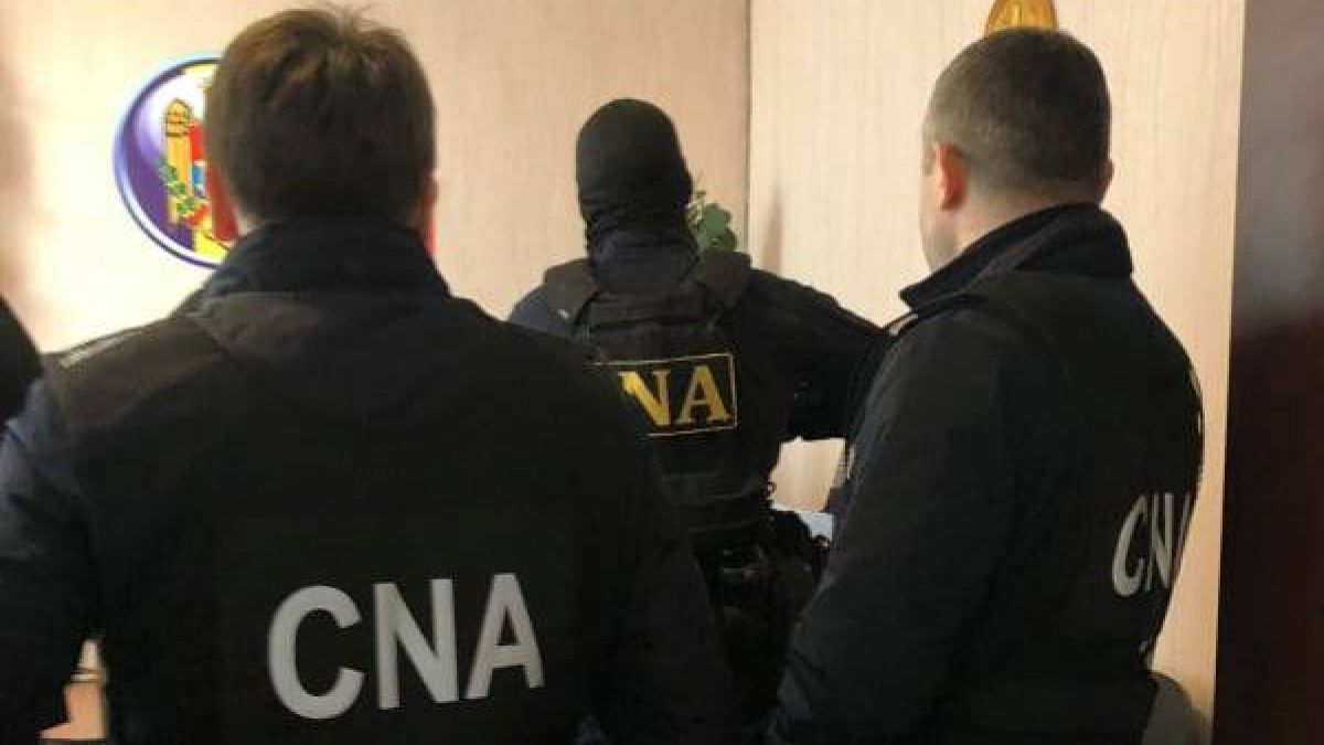 Banii sau apa? Un primar de la Ungheni, riscă zece ani de pușcărie pentru că ar fi lăsat sute de oameni fără apă cerând mită de 410.000 de lei