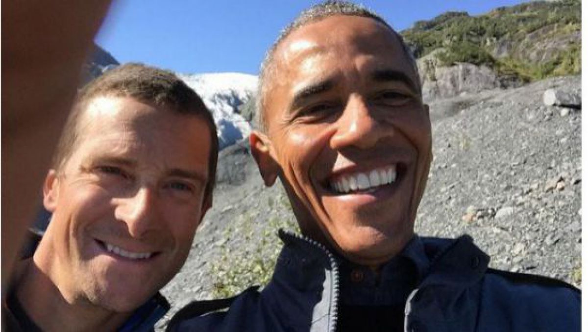 Barack Obama și-a făcut un selfie cu Bear Grylls în sălbăticie