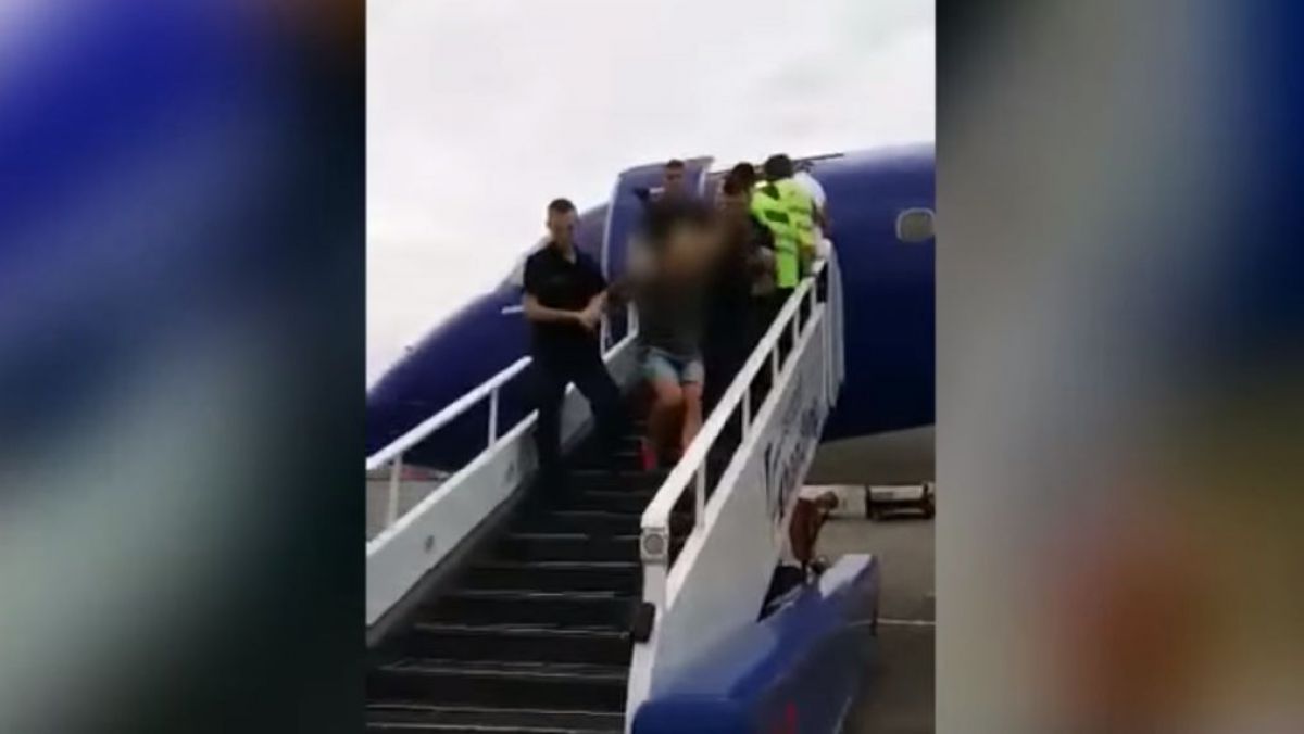 Bărbatul, care împreună cu sora sa a făcut scandal pe aeroport, a primit 20 de zile de arest