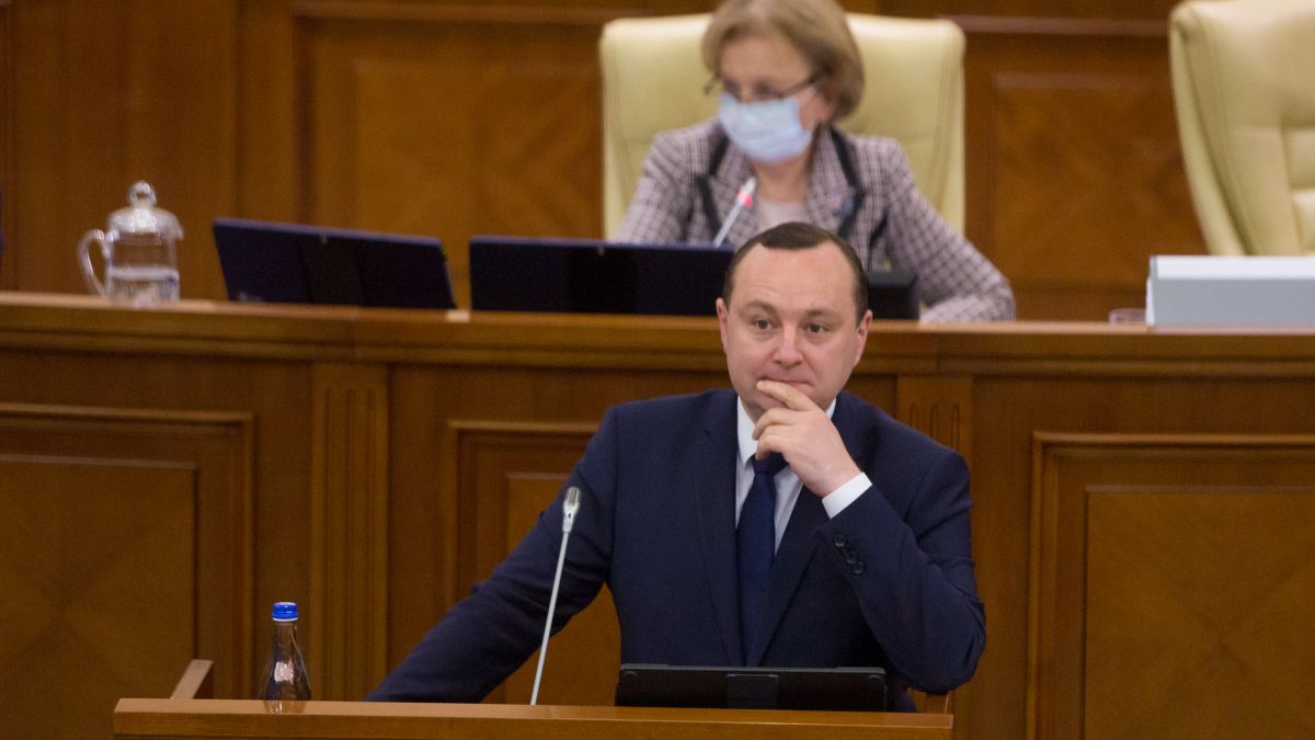 Batrîncea spune că cel puțin patru deputați socialiști au primit oferte bănești pentru a părăsi PSRM