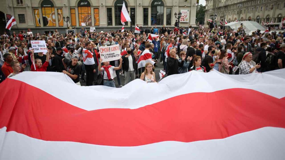 Belarus: Zeci de mii de persoane protestează împotriva lui Lukașenko. Mai mulți manifestanți, arestați (LIVE)