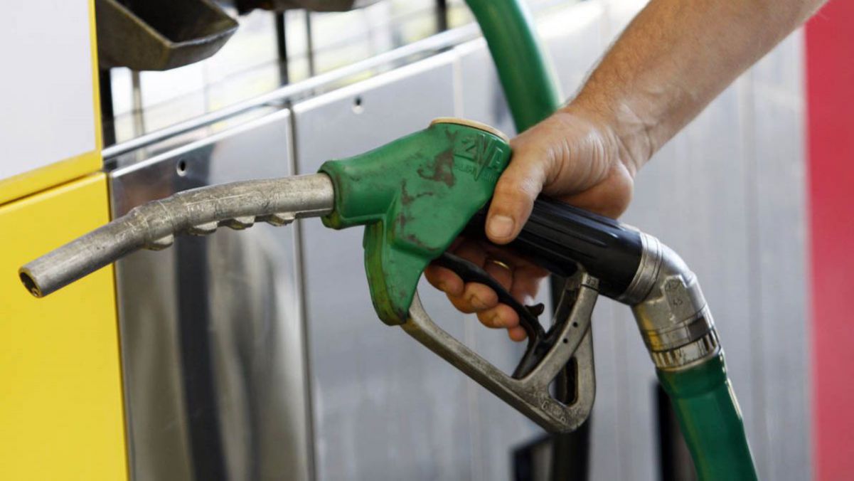 Benzina se ieftinește, iar prețul plafon pentru gazul lichefiat dispare 