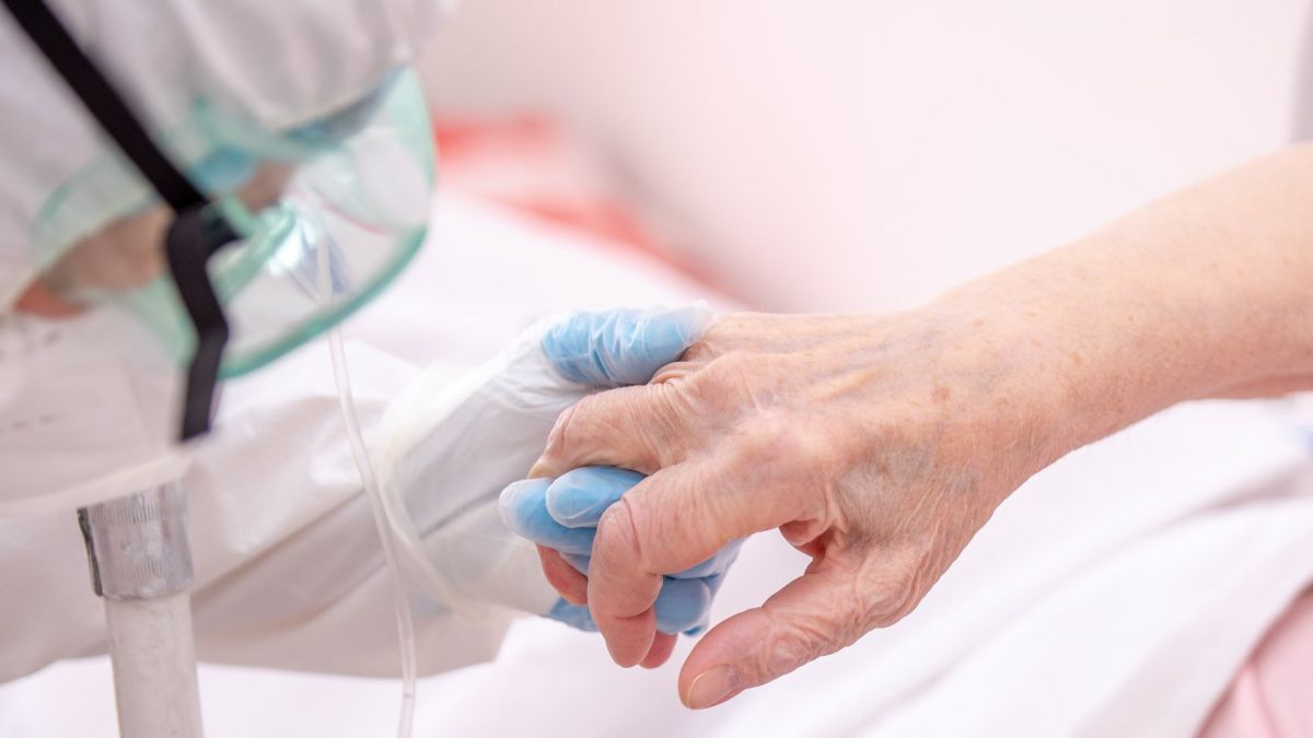 Bilanțul coronavirus: Timp de o lună, 965 de persoane s-au infectat, iar 21 au murit (GRAFIC)