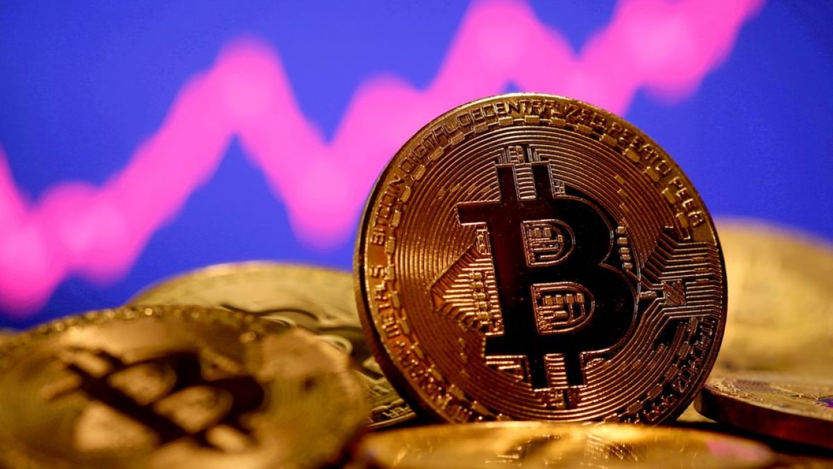 Bitcoin, la un nou apogeu. A depășit valoarea de 66 de mii de dolari