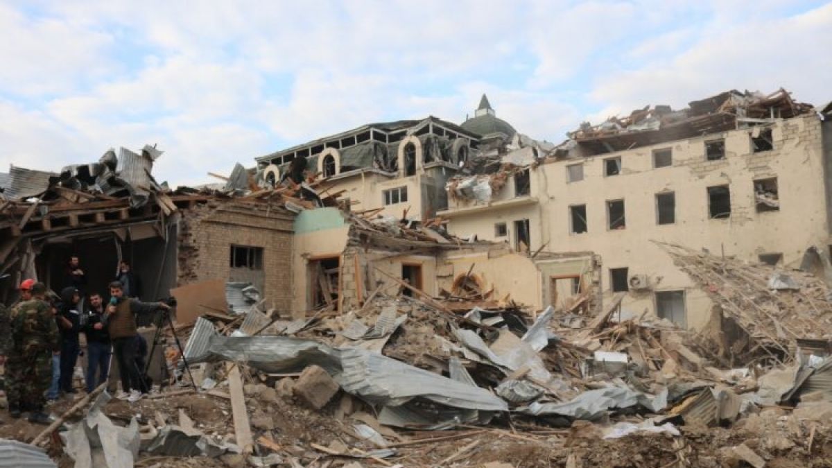 Forțele armene au bombardat un oraș din Azerbaidjan: Șapte decedați și 33 de răniți în Ganja