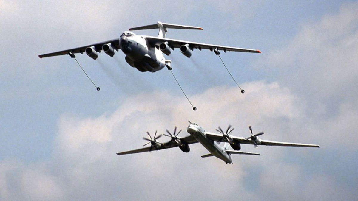 Bombardiere nucleare ruse s-ar fi apropiat periculos de coastele maritime ale SUA