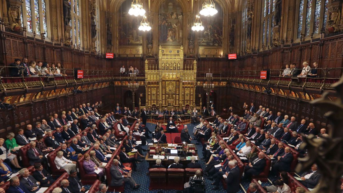 Brexit: Camera Lorzilor a adoptat un amendament care va proteja cetățenii UE din Marea Britanie