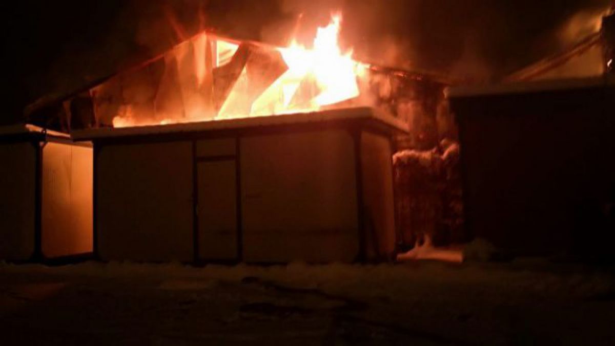 Incendiu în raionul Briceni: Un bărbat a fost găsit carbonizat, iar altul a ajuns la spital