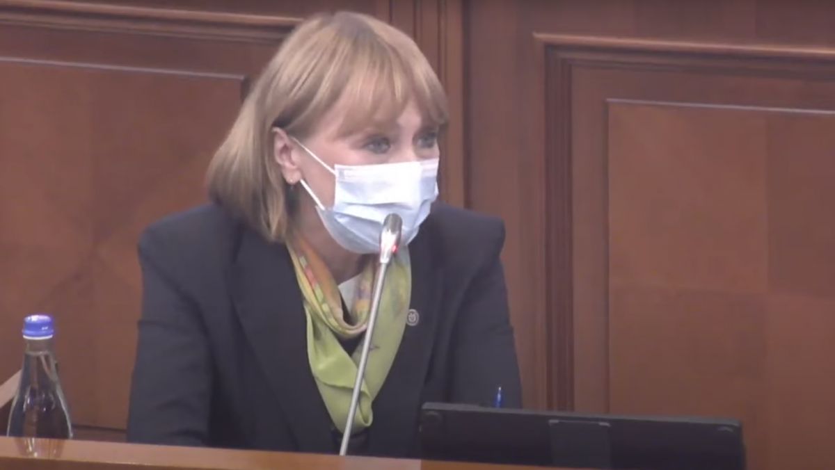 Cadrele medicale nevaccinate ar putea fi lipsite de îndemnizațiile acordate în caz de infectare și deces din cauza COVID-19. Proiectul, aprobat în prima lectură