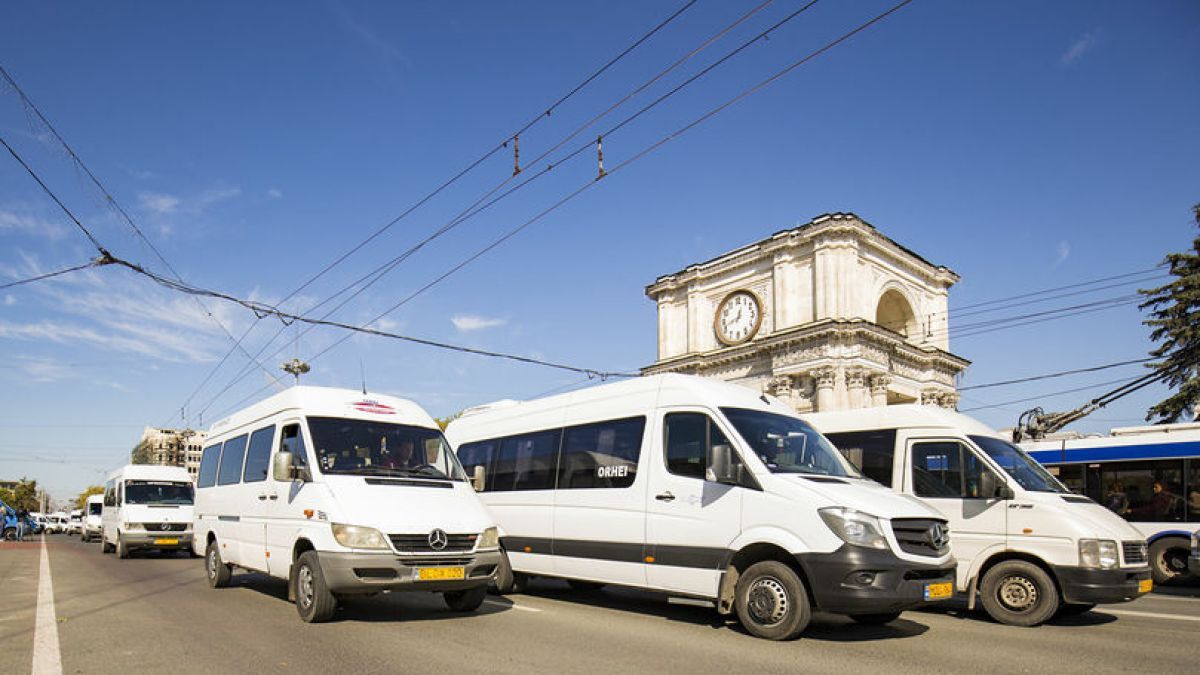 Călătoriile cu transportul public național și raional se scumpesc din 1 martie. Tarifele anunțate oficial