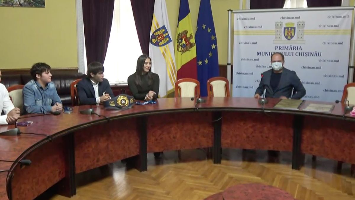Campionii mondiali Irina Rîngaci, Victor Ciobanu și vicecampioana Iulia Leorda sunt premiați la Chișinău pentru succese (LIVE)