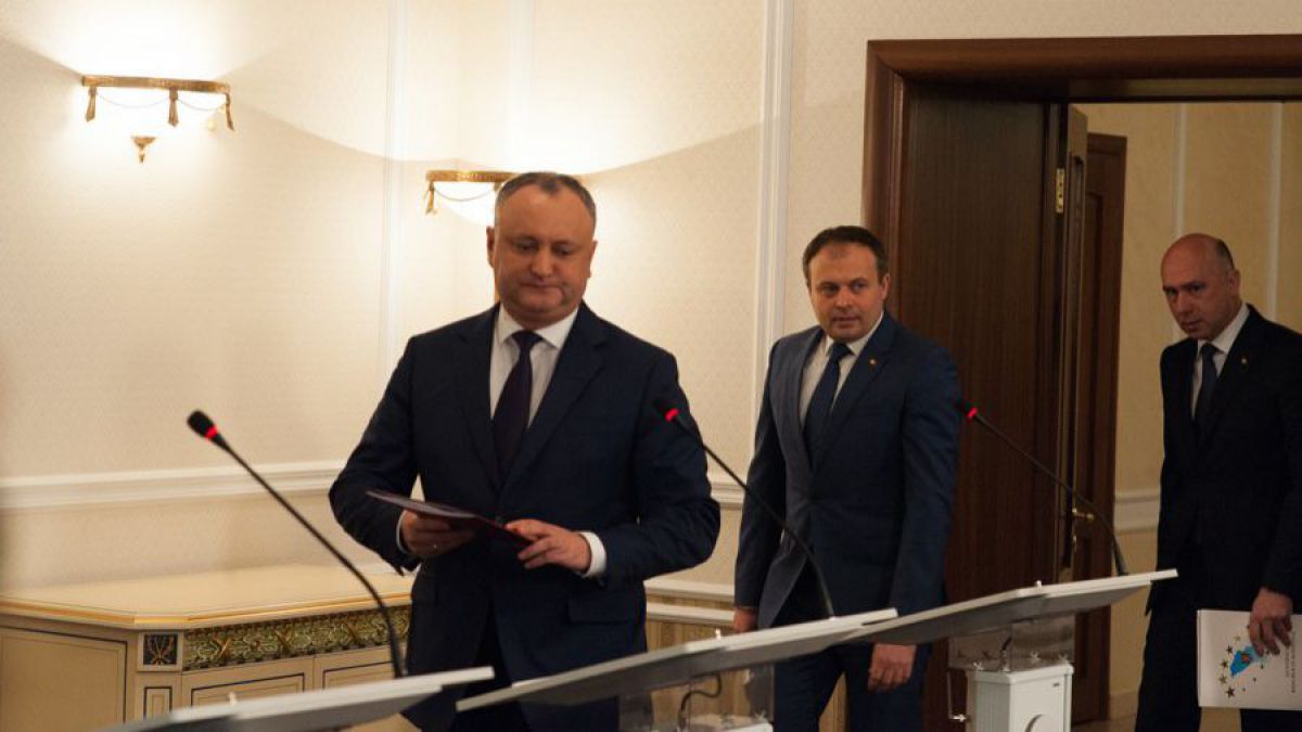 Candu îi amintește lui Dodon că ministrul Apărării este din oficiu membru CSS