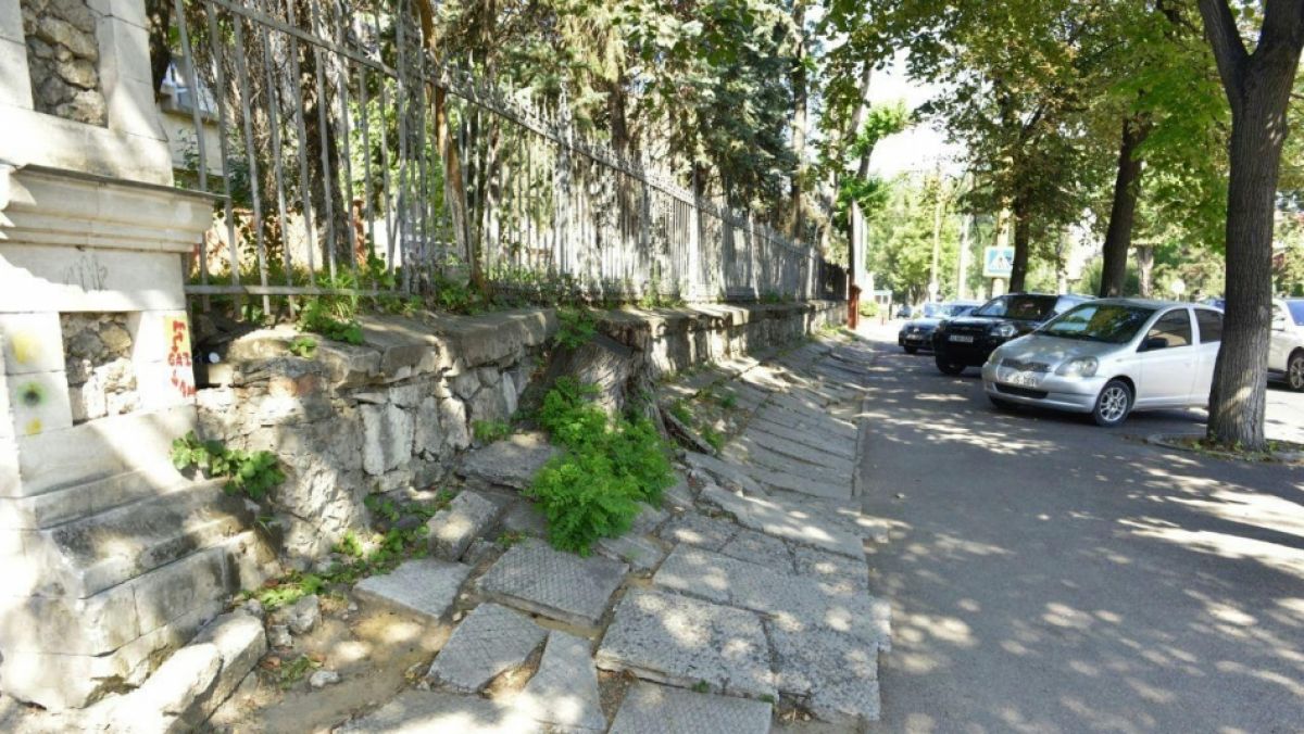 Capitală: Lucrările de renovare a trotuarelor de pe străzile Pușkin și Bodoni vor fi gata la începutul lunii septembrie