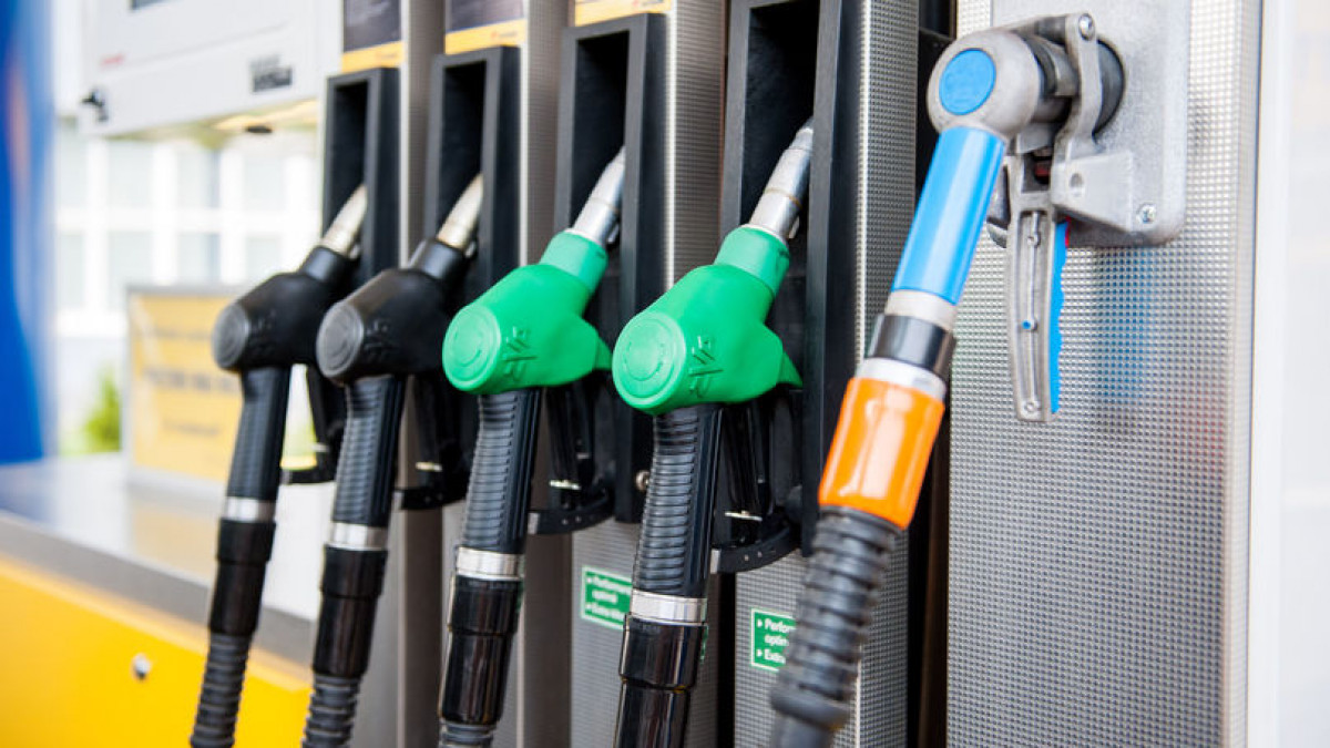 Carburanți mai ieftini în weekend. Benzina se ieftinește cu 27 de bani, iar motorina cu șase bani