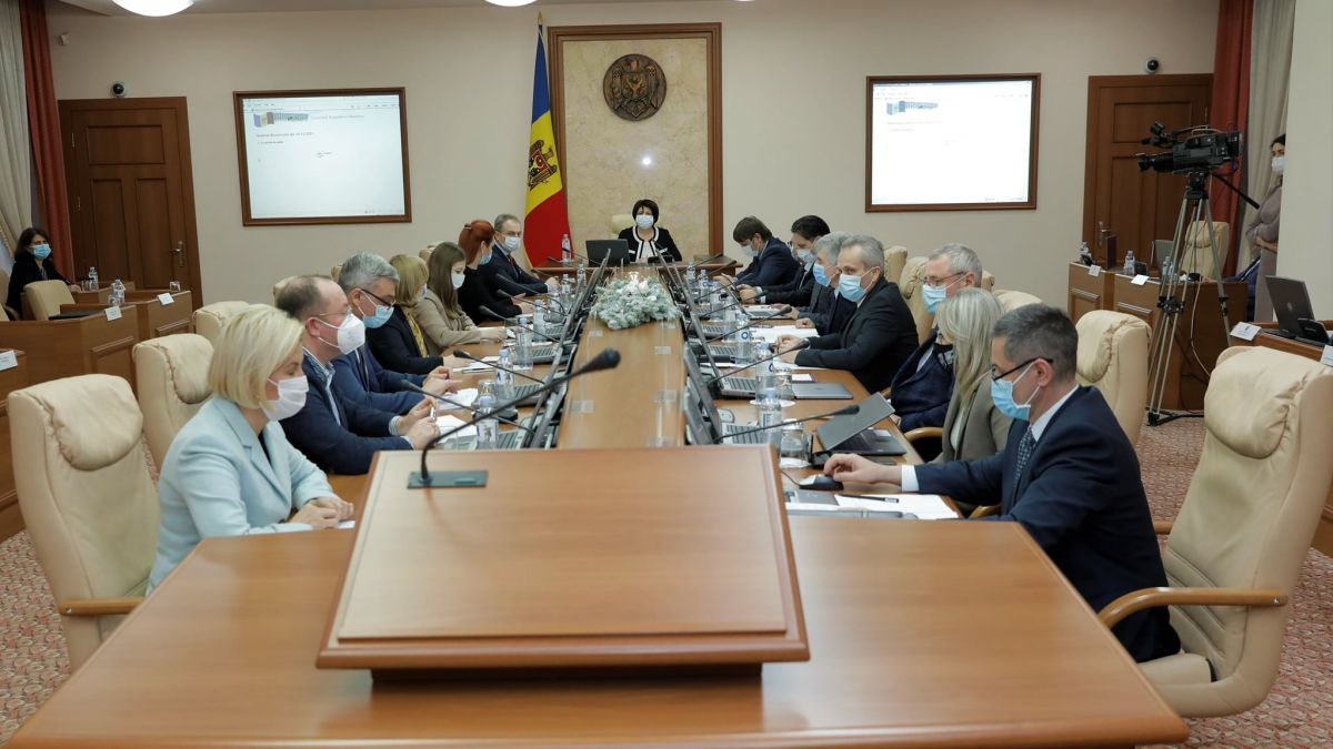 Cât de bine își cunosc moldovenii Guvernul? Mai mult de jumătate din miniștri sunt necunoscuți cetățenilor