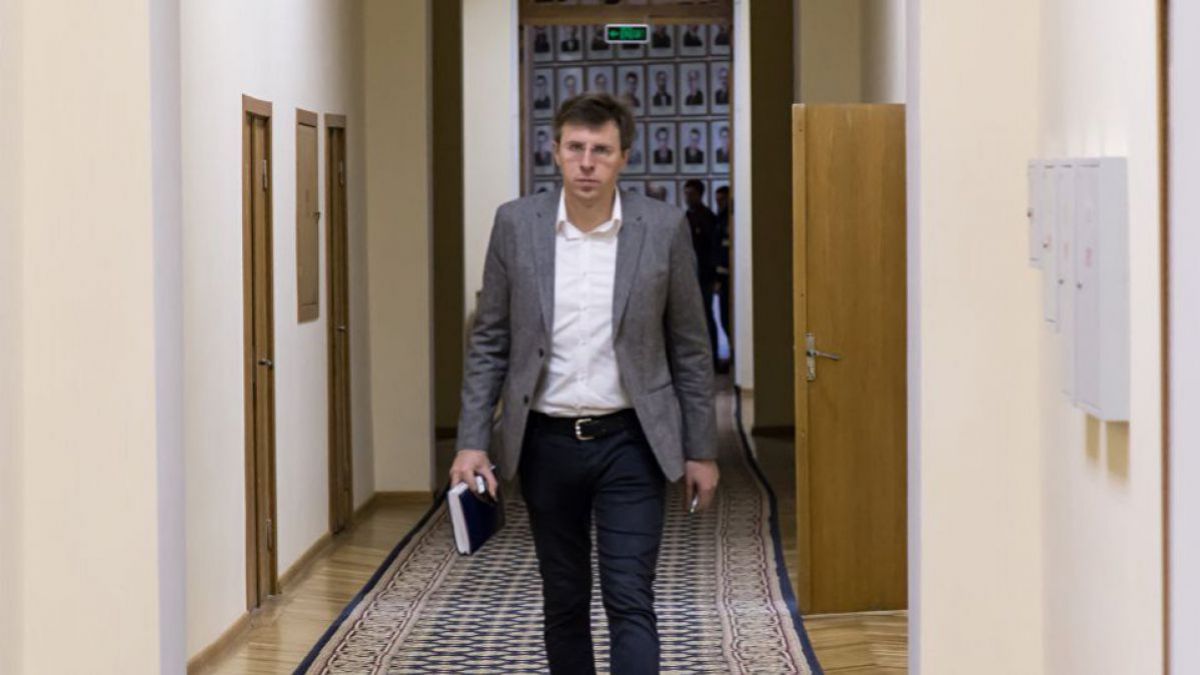 Câte mașini deține în proprietate liberalul Dorin Chirtoacă și ce automobil de lux intenționează să-și cumpere
