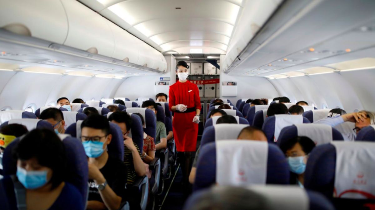 Câte ore trebuie să zboare o persoană cu avionul pentru a se infecta cu coronavirus de la persoana de alături