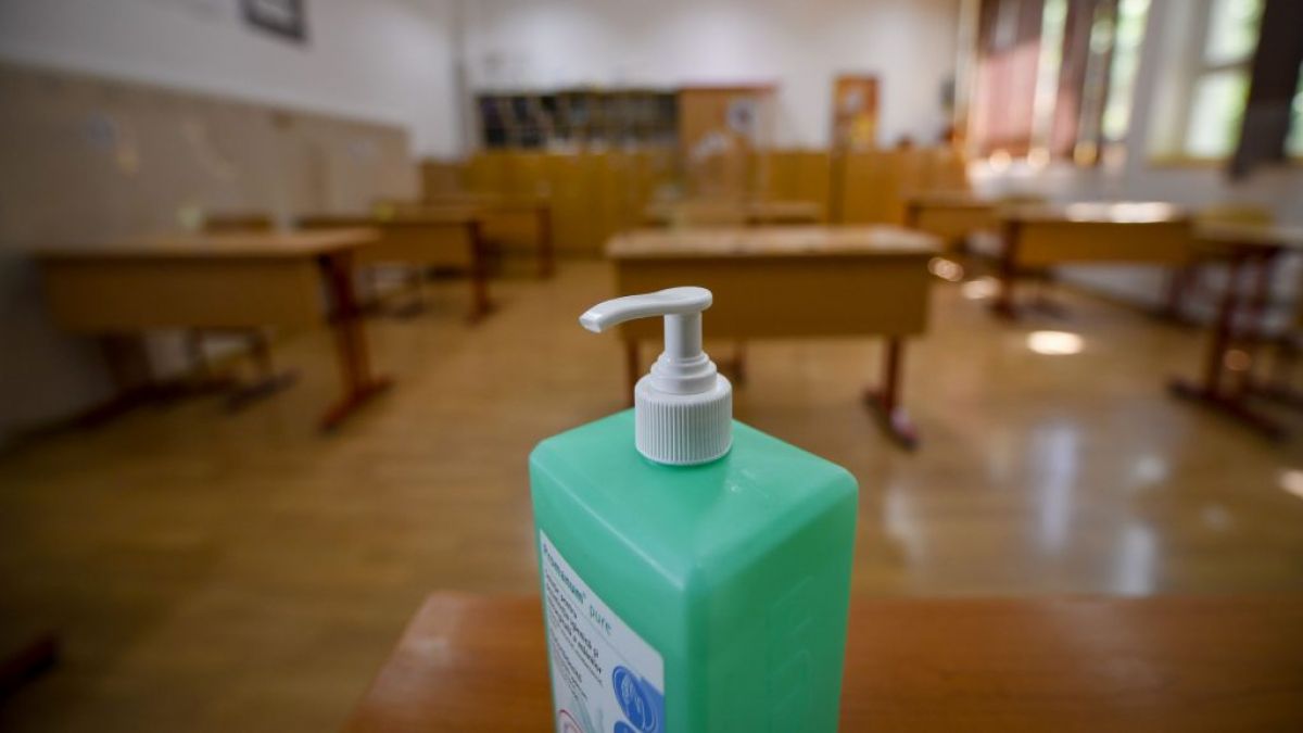Colectările de bani pentru dezinfectanți în școli vor fi cercetate de CNA. Ministrul Educației: „Vă asigur că vom curma foarte dur aceasta”