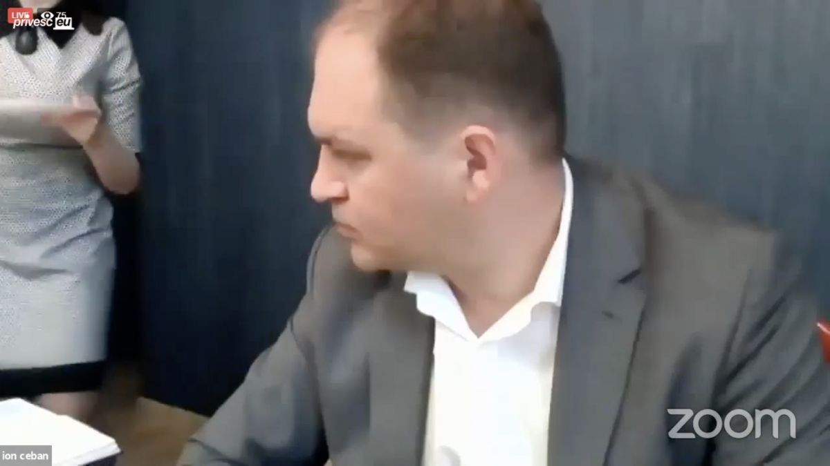 Ceban, servit personal cu o gustare în timpul ședinței de la Primărie (VIDEO)