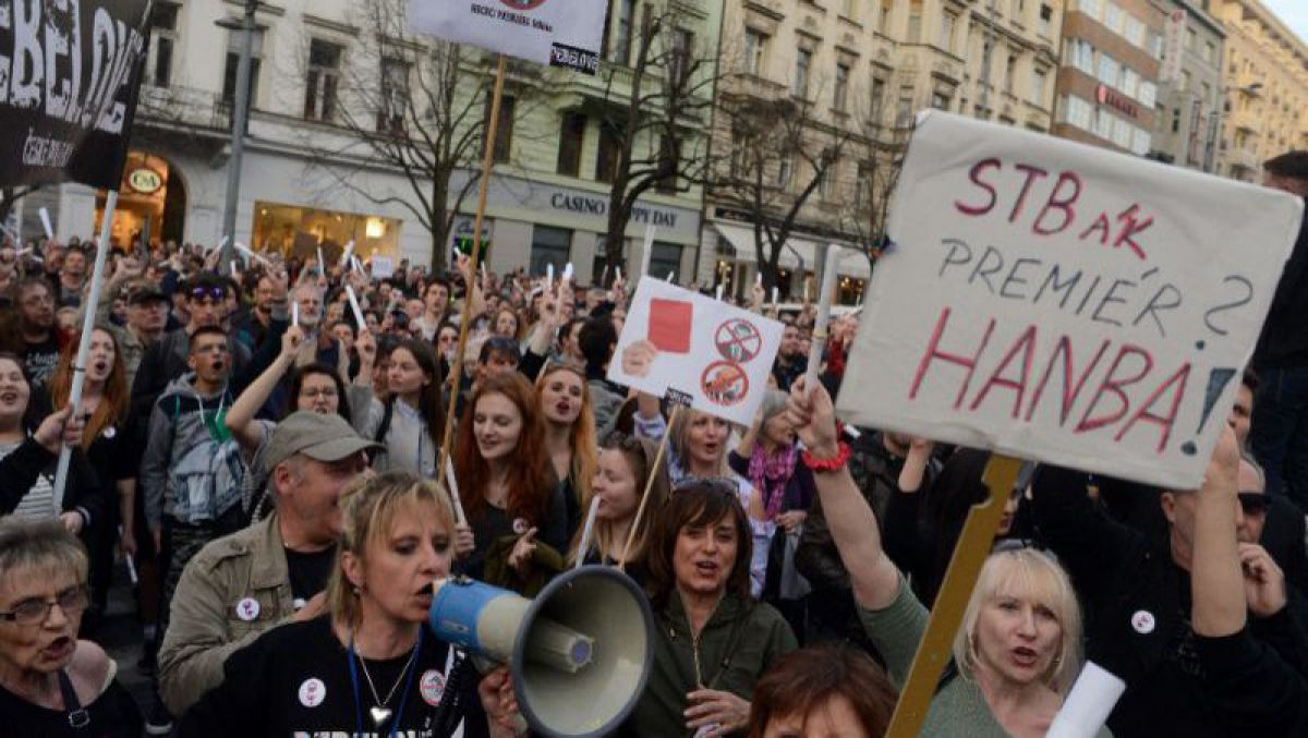 Cehia: Mii de persoane au manifestat împotriva guvernului