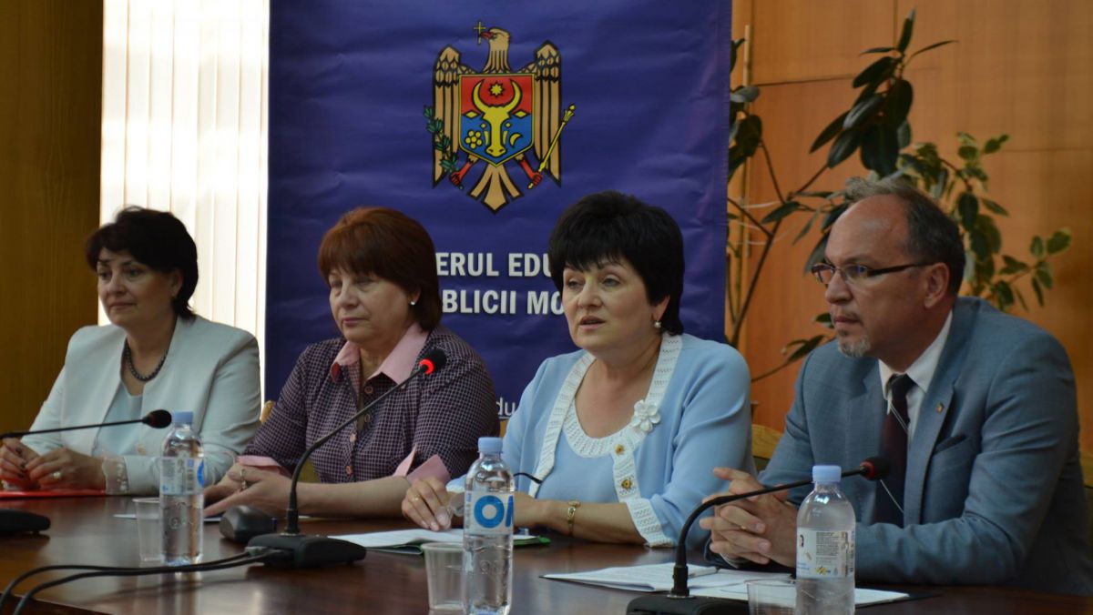 Cei mai buni elevi moldoveni vor merge în vacanță în România
