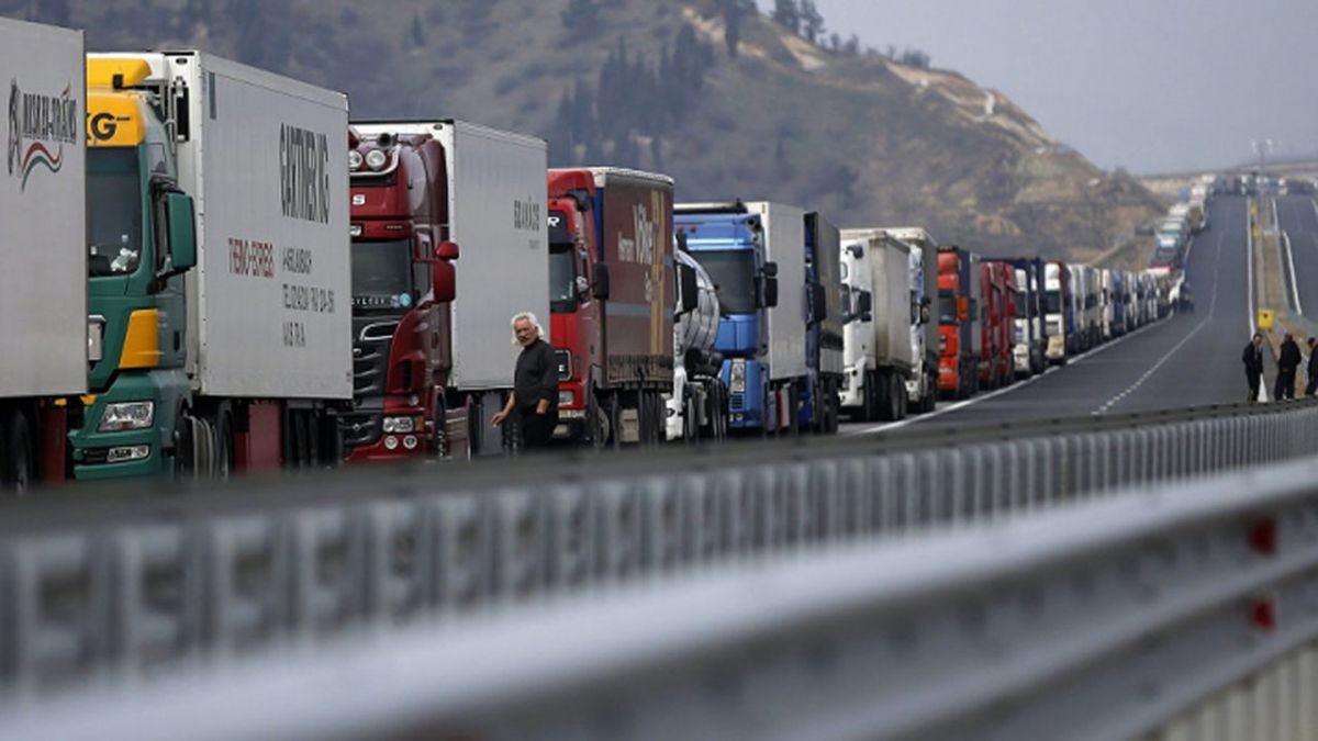 Cel mai grav avertisment privind transportul rutier, naval și aerian. Transportatorii se plâng că nu fac față volumului de muncă, suprapus cu restricțiile pandemice