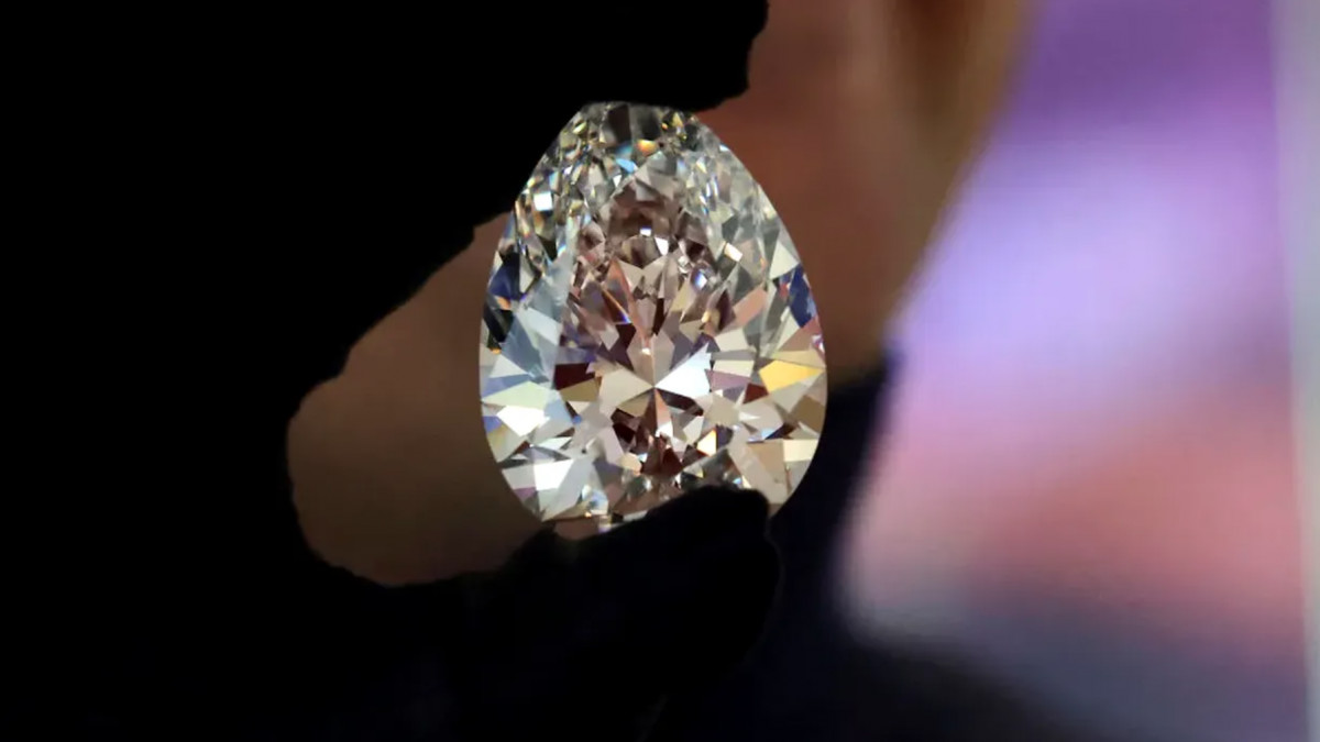 Cel mai mare diamant alb din lume va fi scos la licitație. Prețul așteptat - 29 mil. de euro