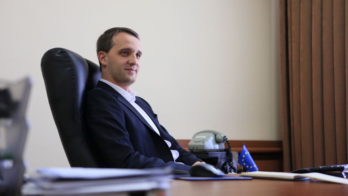 Cel mai tânăr dintre miniștri. Cine este Eugen Sturza, proaspătul șef de la Apărare