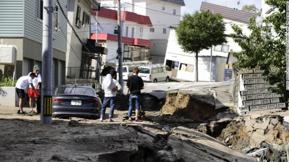 Cel puţin 19 persoane dispărute şi 120 de răniţi în urma unui seism din Japonia