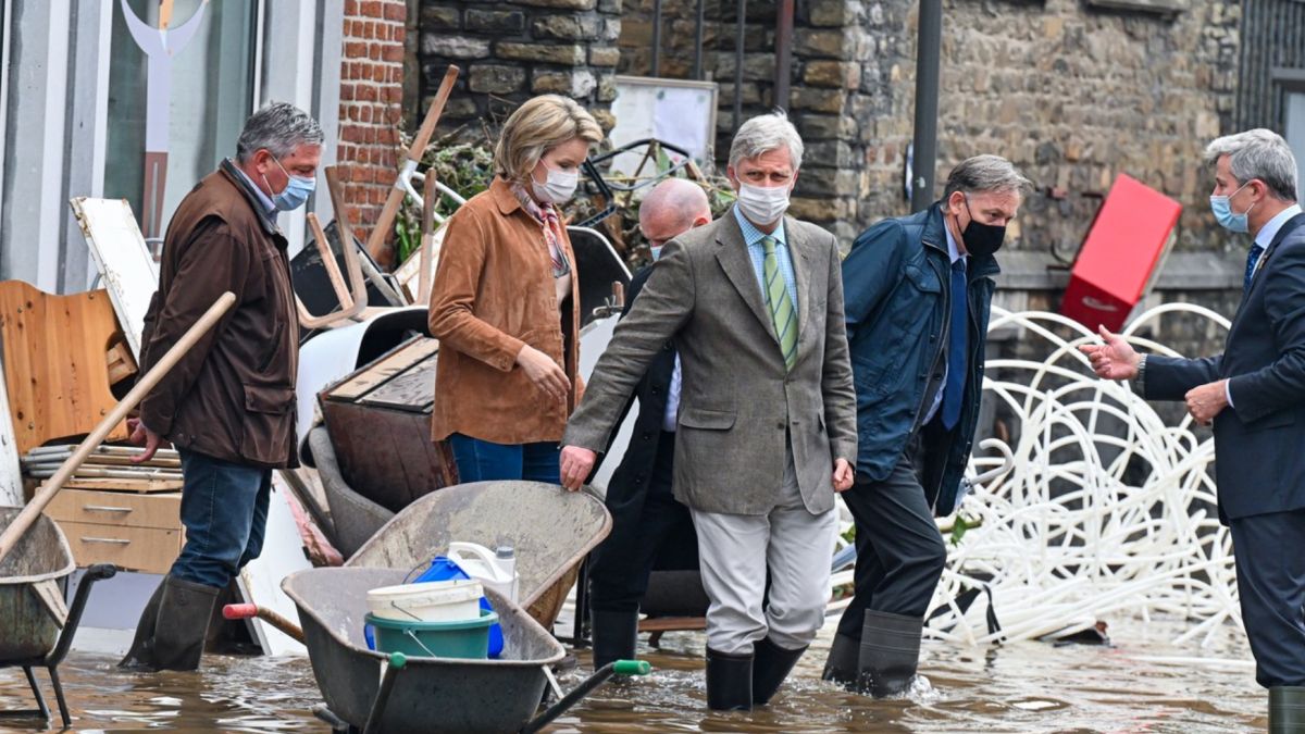 Cel puțin 24 de persoane și-au pierdut viața în urma inundațiilor din Belgia. Oficialii țării au ieșit în zonele afectate
