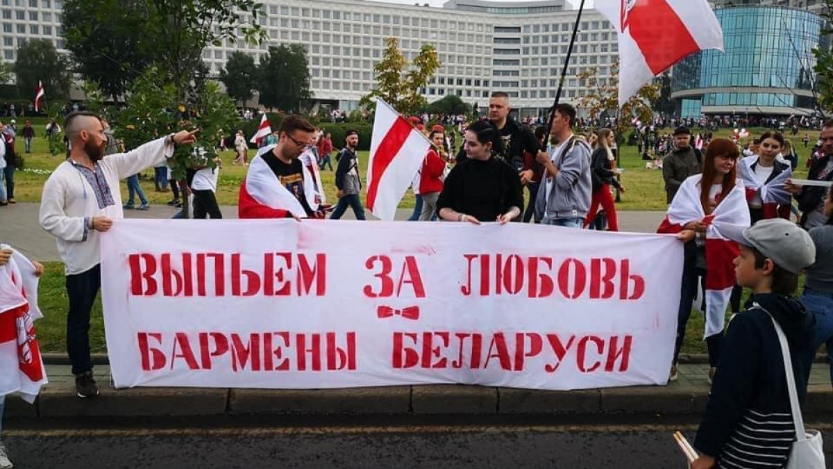 Cele mai amuzante pancarte de la protestul din Belarus (FOTO)