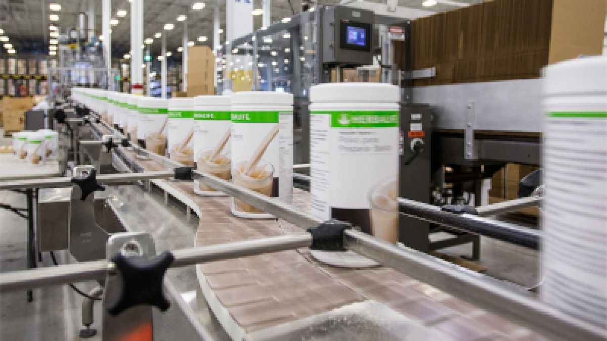 Centrele de inovație și producție ale companiei Herbalife Nutrition obțin o certificare importantă în domeniul sănătății și securității