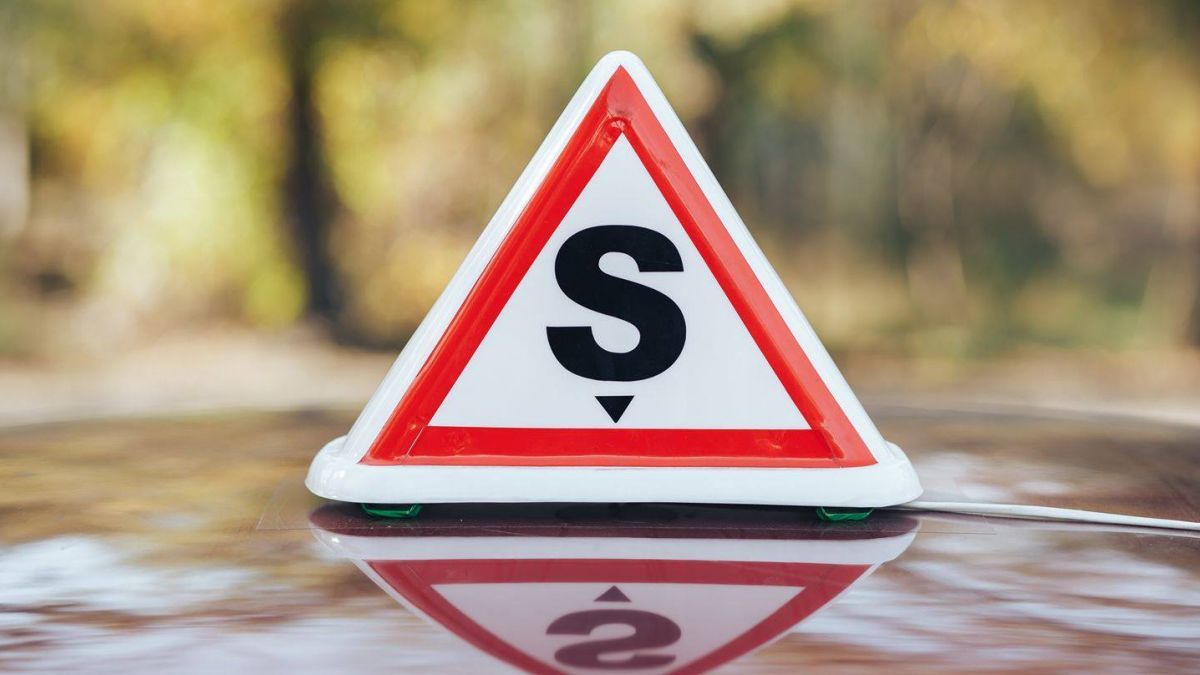 Cerea 550 de euro pentru un examen auto. Un bărbat din Bălți, reținut de CNA