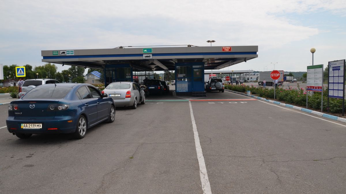 Cetățenii Republicii Moldova, obligați să stea în autoizolare, în continuare, la intrarea în România