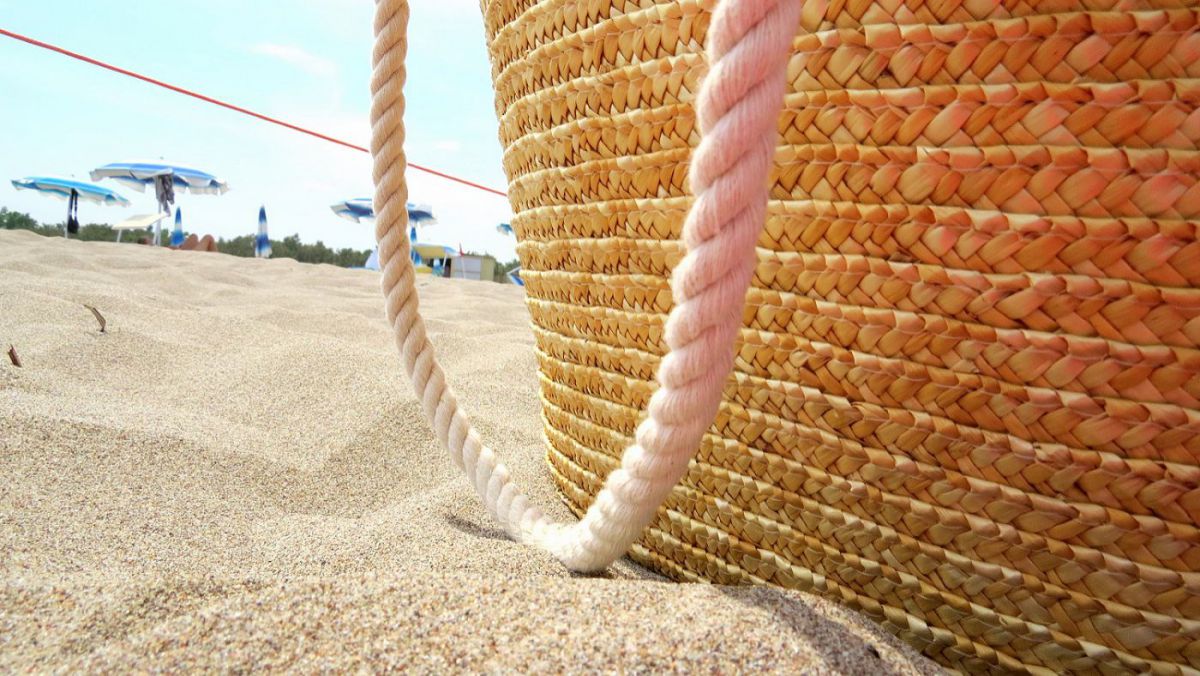 Cinci idei trăsnite cum să păstrezi în siguranță lucrurile prețioase la plajă