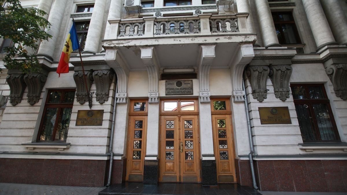 Cinci magistrați vizați în „Spălătoria rusească”, scoși de sub urmărire penală, au fost repuși în funcție. Își vor primi salariile pentru patru ani