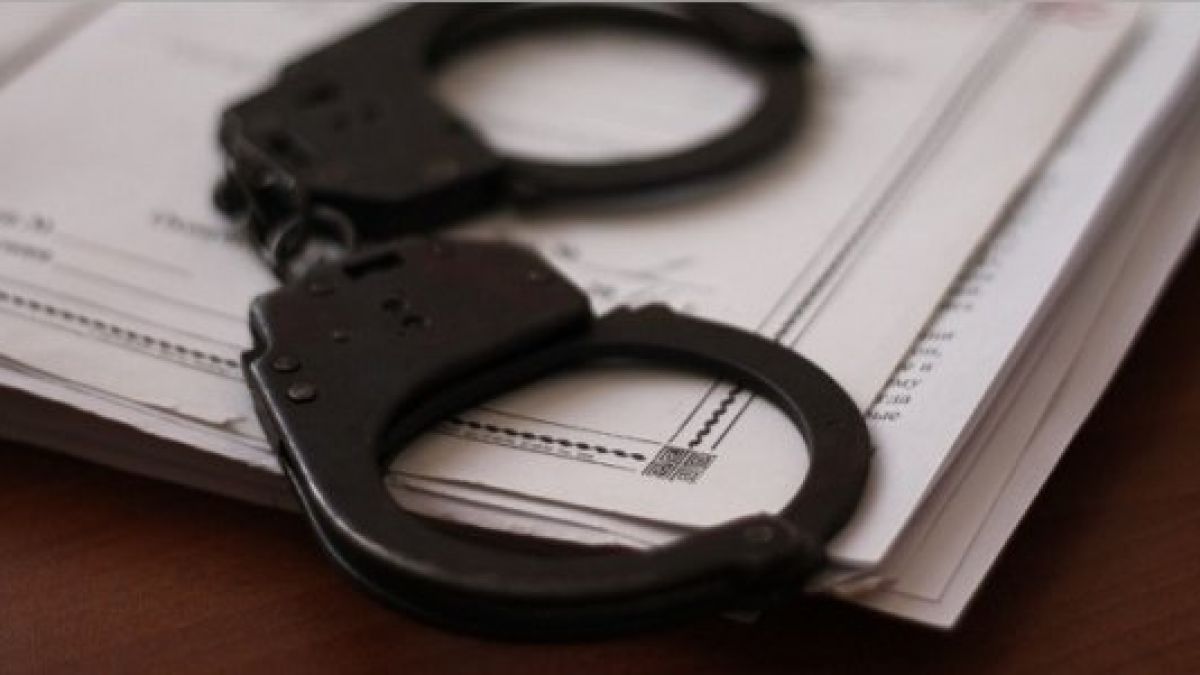 Cinci persoane, reținute, fiind bănuite de filarea unui judecător al Curții de Apel 
