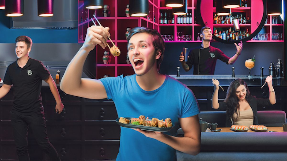 „Parcă-s sarmale cu pește în două”. Cum reacționează niște oameni care mănâncă prima dată sushi? (VIDEO)