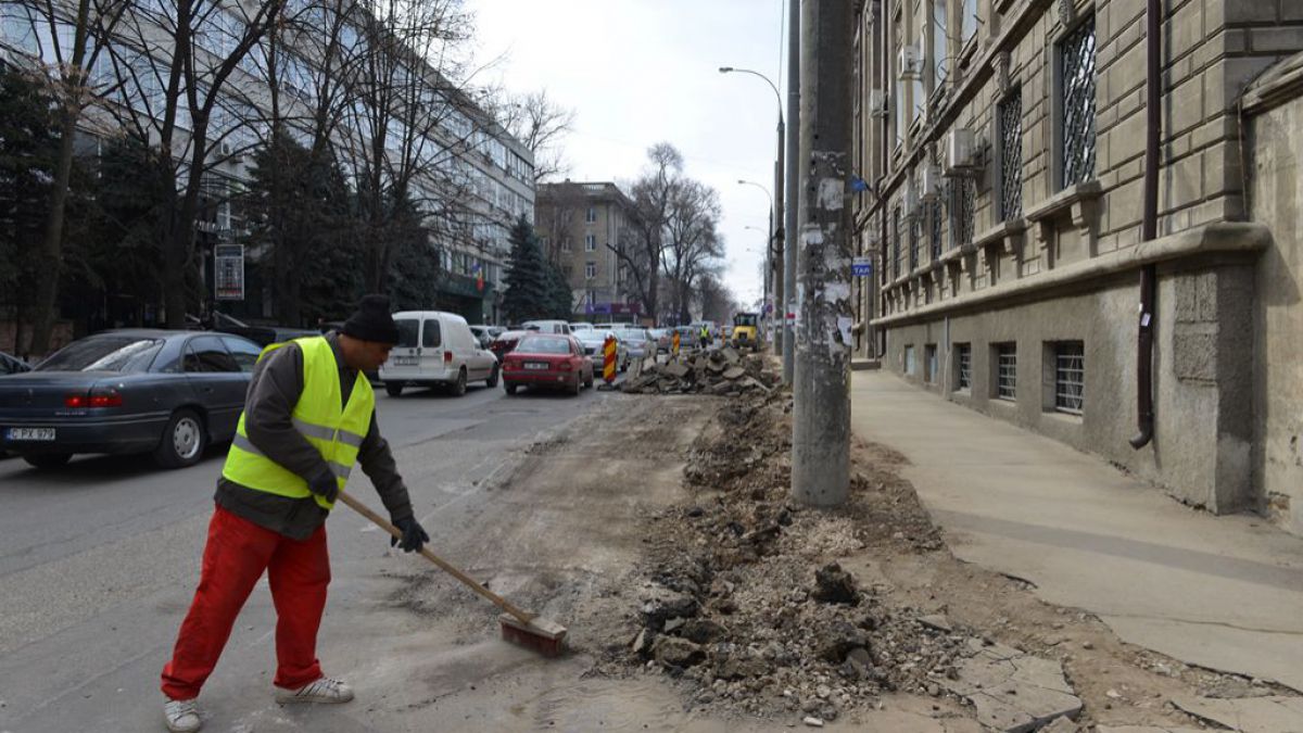 Circulație temporar suspendată marți, din cauza reparației drumurilor. Lista străzilor afectate